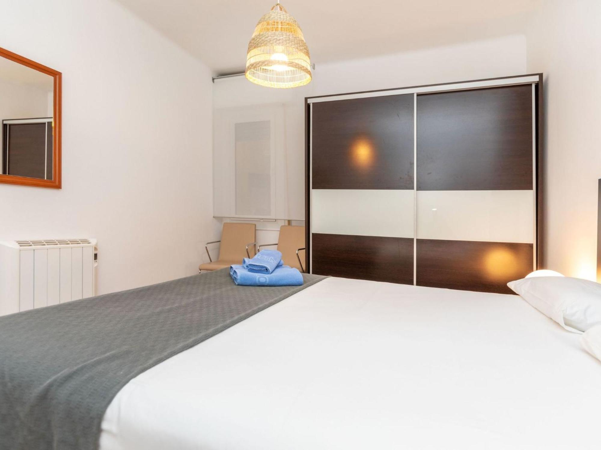 Apartment Eixample Esq Rocafort Diputacio By Interhome Barcelona Exterior foto