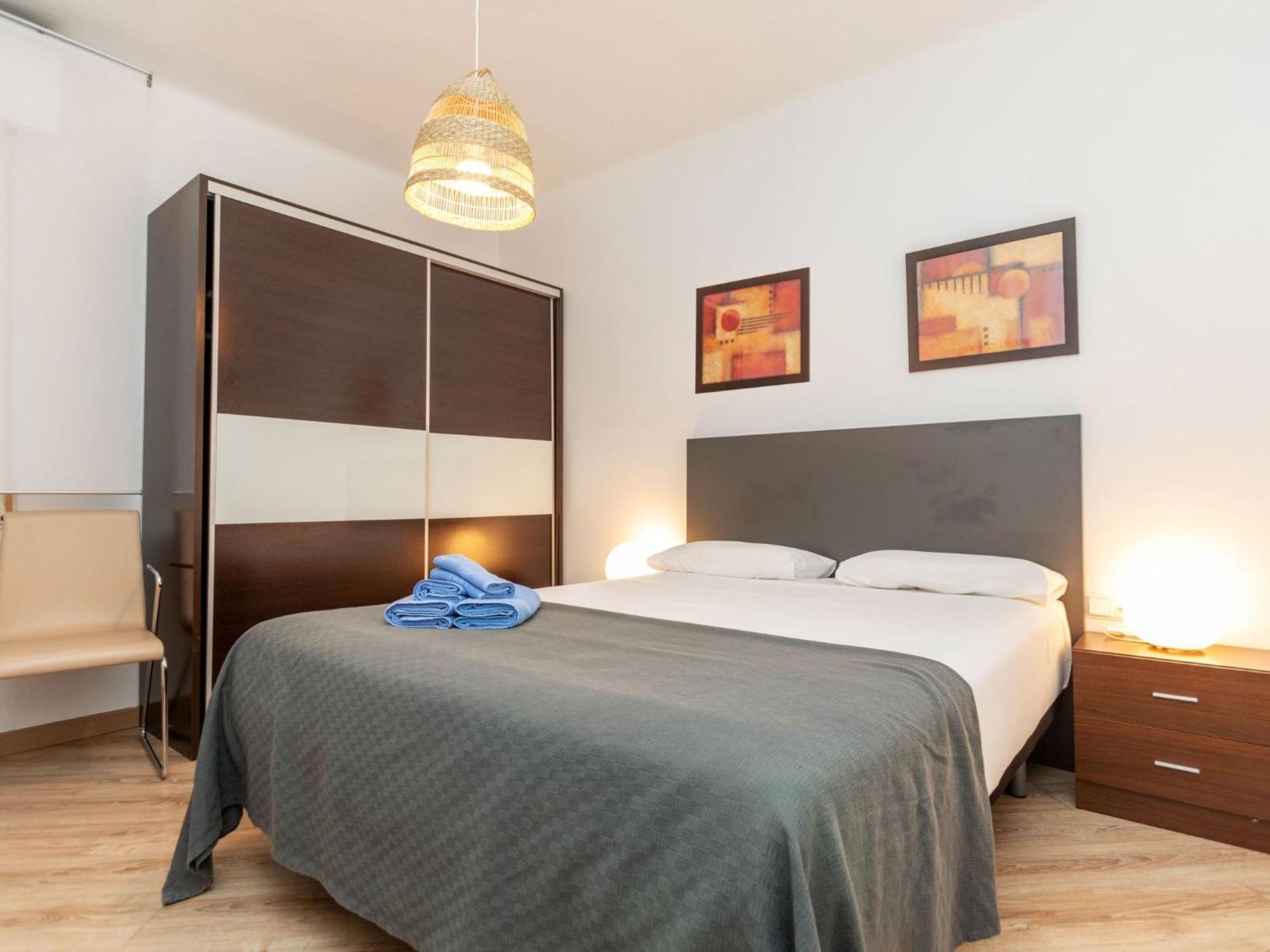 Apartment Eixample Esq Rocafort Diputacio By Interhome Barcelona Exterior foto